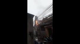 The terrifying moment when the wires exploded on the road