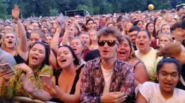 Fans of Lewis Capaldi singalong at Kew the MusicFans of Lewis Capaldi singalong at Kew the Music
