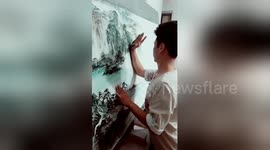 Talented man uses arm and palm to draw incredible landscapes in China