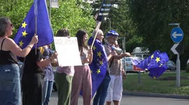 Protesters jeer as Tories arrive for Johnson and Hunt hustings