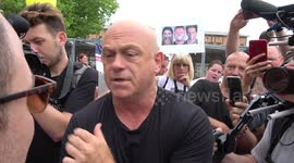Actor Ross Kemp questions Tommy Robinson supporters outside London prison