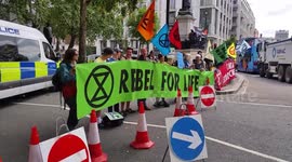 Extinction rebels block the Strand