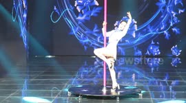 73岁阿姨压轴钢管舞