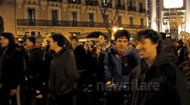 Spain_students lights up flares against government