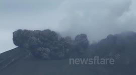 Rare Footage of Sakurajima Volcano Erupting