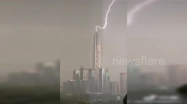 Huge lightning bolt strikes the tallest building in China’s Shenzhen