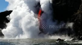 Volcano erupts in Hawaii