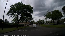Van changes lane then jumps on the brakes, possible crash for cash fail