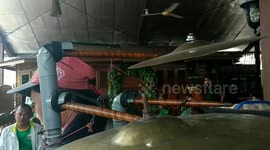 singers in the city of Padang sang a song from Michael Bolton - to love somebody with 3 musical instruments simultaneously with guitars, harmonicas and drums