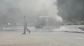 The car caught fire at airport, passengers panicked