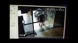 Glass door suddenly shatters as woman tries to open it in China's Foshan