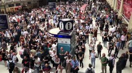Signaling failure leads to hundreds stranded at London's Liverpool Street station