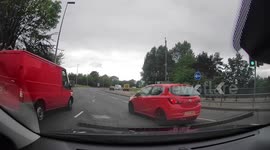 Driver nearly crashes jumping red light in West Bromwich, UK caught on Dashcam