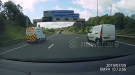 'Real motorway madness' Dashcam records van overtaking on hard shoulder