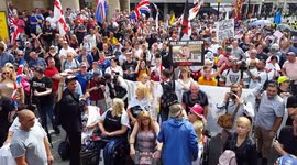 Hundreds gather in central London to call for Tommy Robinson's release