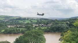 Chinook delivers sandbags to reinforce Whaley Bridge dam