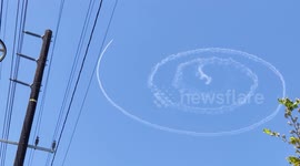 Jet impressively draws perfect spiral in skies over Los Angeles