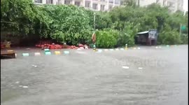 Heavy rain in Ghaziabad led to overflow and traffic jam