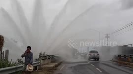 Burst water pipe drenches drivers in Thailand