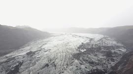 Incredible footage caught of Icelandic glacier