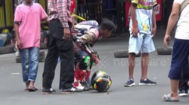 OMG! This racer fell but did not quickly get help from the medical team