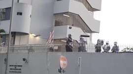 Hong Kong: Standoff between police and protesters at police station