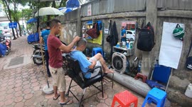 Unique barber shops on sidewalks in Vietnam! Sidewalk Barbers