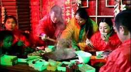 Chongqing residents eat hotpot in ice cave during heatwave