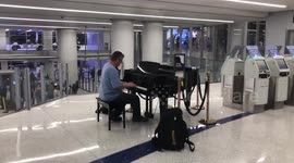 Random guy at Los Angeles airport plays lovely piano