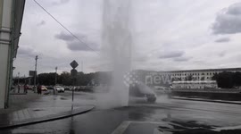 Broken pipes see fountain of boiling water spurt out of road in Moscow