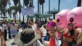 Christians vs nudists on Venice Beach