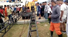 Panic after sound system collapses, killing 12-year-old student in Indonesia