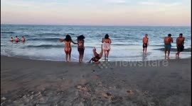 Hilarious fail when Virginia women attempt cinematic run into ocean but one ends up face-first in sand