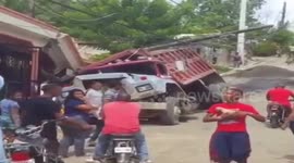 Accidente Camión desbarata una casa