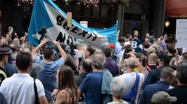 Pro-Brexit demonstrator has his MAGA hat thrown into crowd by man