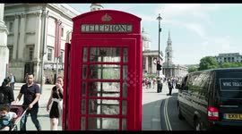 red london telephone box at trafalgar square