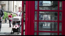 red london telephone box at trafalgar square