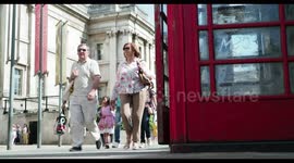 red london telephone box at trafalgar square