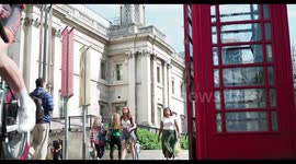 red london telephone box at trafalgar square