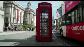 red london telephone box at trafalgar square