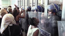 Water cannon used as protesters converge on Cape Town amid growing violence