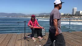 Awesome Busker Jam’s with Musical Skateboard
