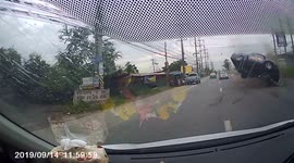 Terrifying moment pickup truck flips over central reservation into oncoming cars