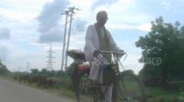 Farmer in east India constructs his own battery-operated bicycle