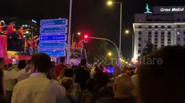Fans receive the Spanish basketball team, world champion