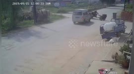 Minibus in China smashes into tractor, narrowly avoiding the driver