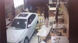 Alleged drunk driver smashes car through restaurant in China's Longyan
