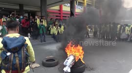 Students in Indonesia protest outside West Sumatra's governor's office over haze crisis