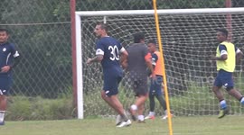 Professional footballers train despite Indonesian haze