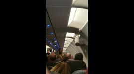 Someone's smoking pot on @AmericanAir flight to #minneapolis #americanairlines https://t.co/mjOFTdquUK